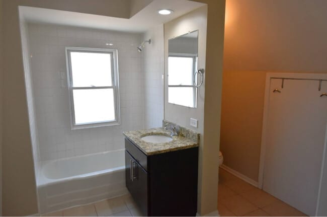 Building Photo - 3046 Emerson St