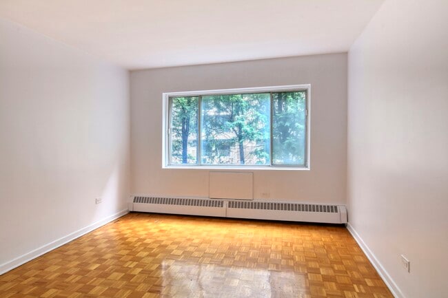 Photo du bâtiment - 2400 Av. Van Horne