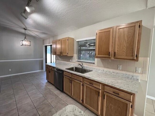 Building Photo - Sebastian 3 /2