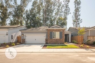 Building Photo - 1457 Las Rosas Ave