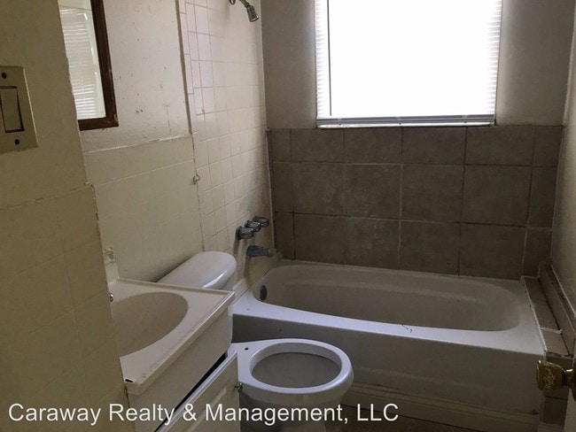 Building Photo - 2 br, 1 bath House - 2778 Elmhurst