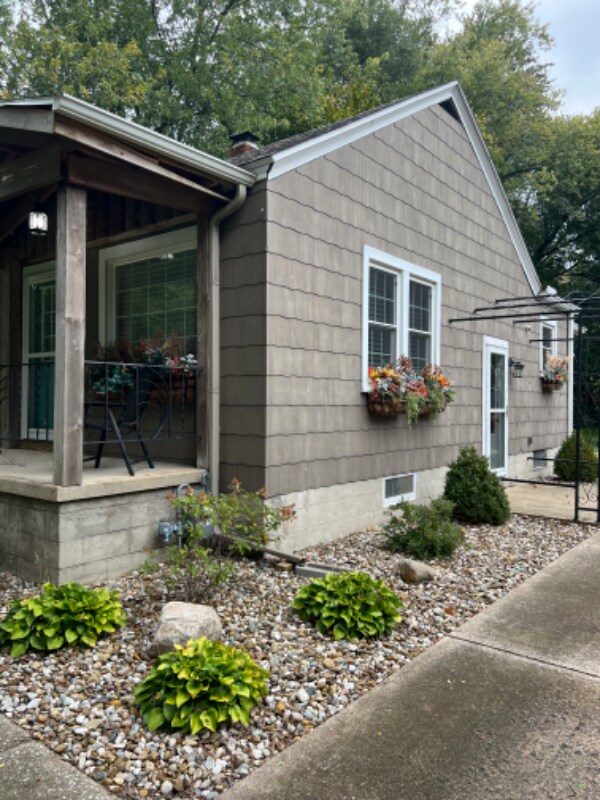 Foto del edificio - 135 Johnson Rd