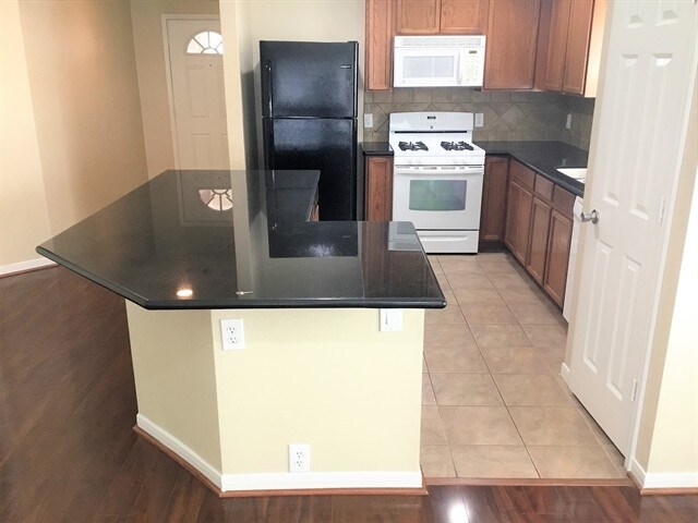 Foto del edificio - 9339 Copper Cove Drive