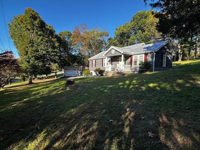 Building Photo - 4 bedroom/2 bath home for rent in Morristo...