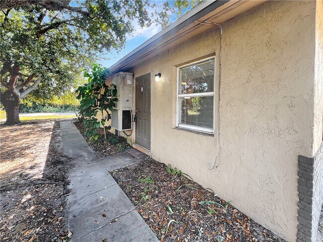 Foto del edificio - 13037 First St