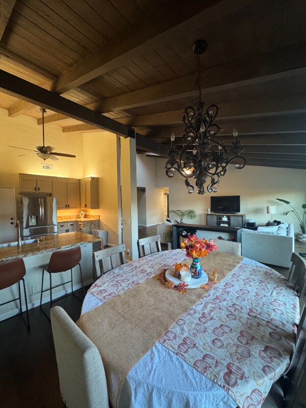 Foto del edificio - 1346 Miraflores Glen