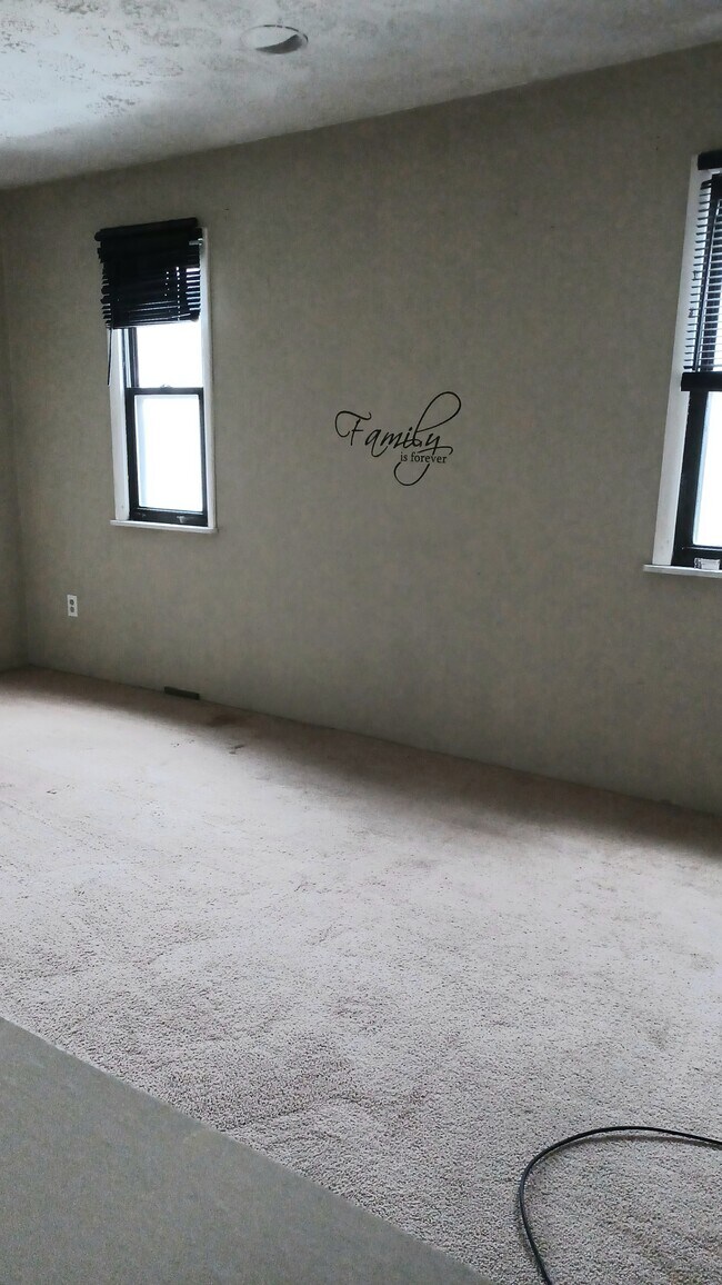 Foto del edificio - 120 Watkins Ave