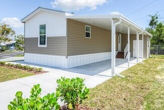 Building Photo - 2410 Skyview St