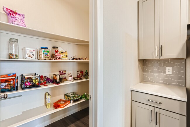 Foto del edificio - 10565 Paris St