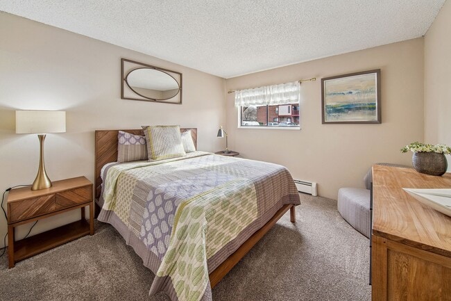 Building Photo - ReNew Cherry Creek