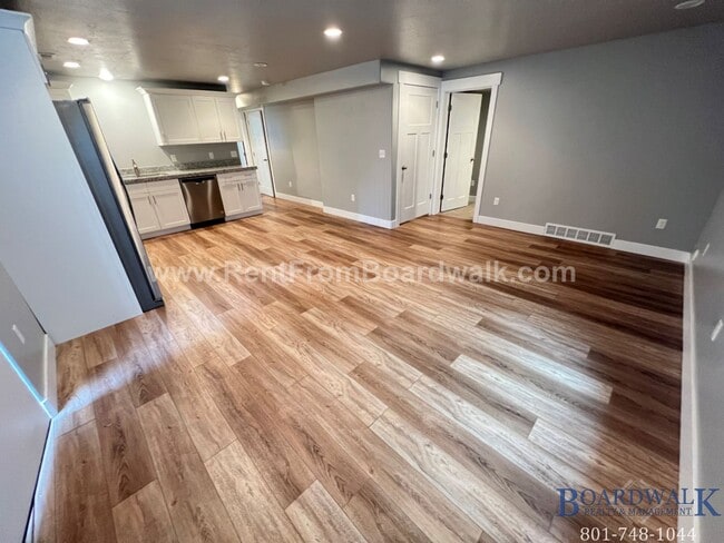 Building Photo - Stylish Vineyard Basement Apartment!