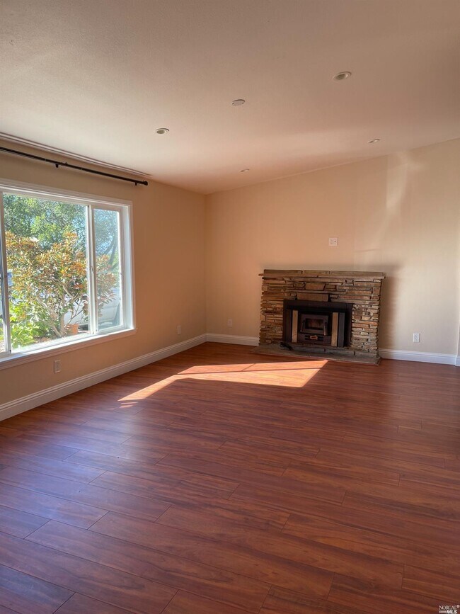 Building Photo - 227 Navone St