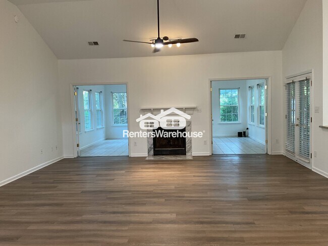 Foto del edificio - 8402 Albury Walk Ln