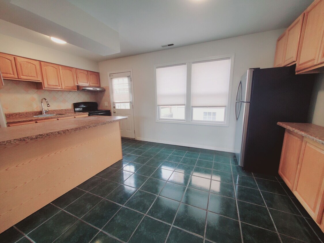 Primary Photo - 275 Seaside Ave