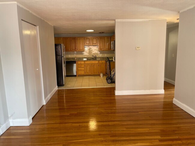 Foto del edificio - Renovated 2 bed next to BU and Train 1 Fre...