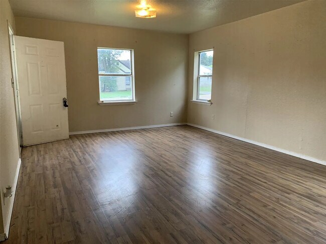 Foto del edificio - 402 W Poplar Ave