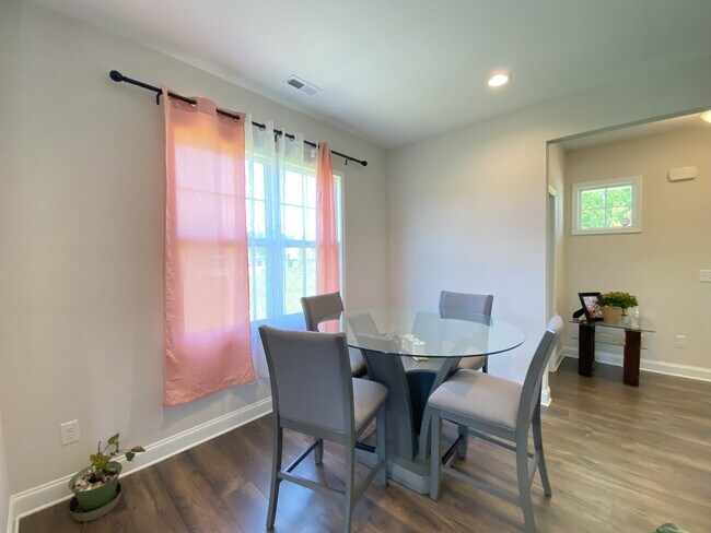 Foto del edificio - 5944 Rosser Pittman Rd