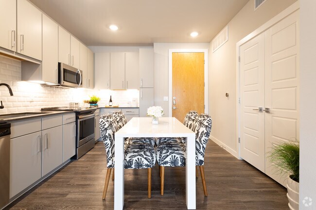 1HAB, 1BA - 688 ft² - A2 - COCINA - Amelia at Farmers Market