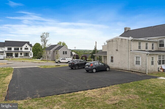 Building Photo - 383 Anderson Rd