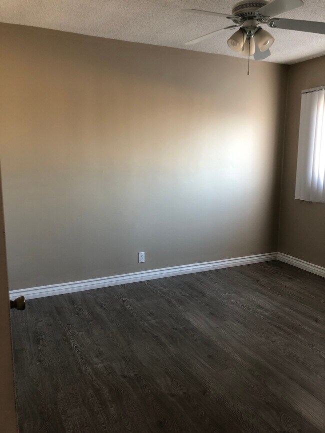 Bedroom 2 - 936 W Huntington Dr