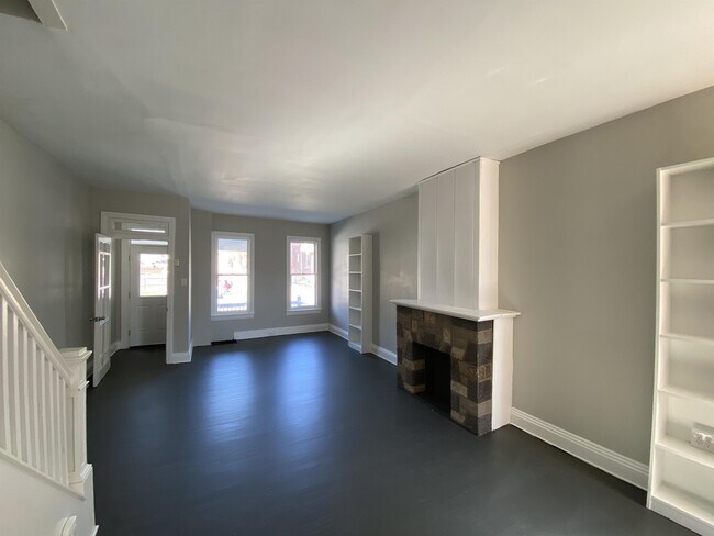 Building Photo - 324 W Cottage Pl
