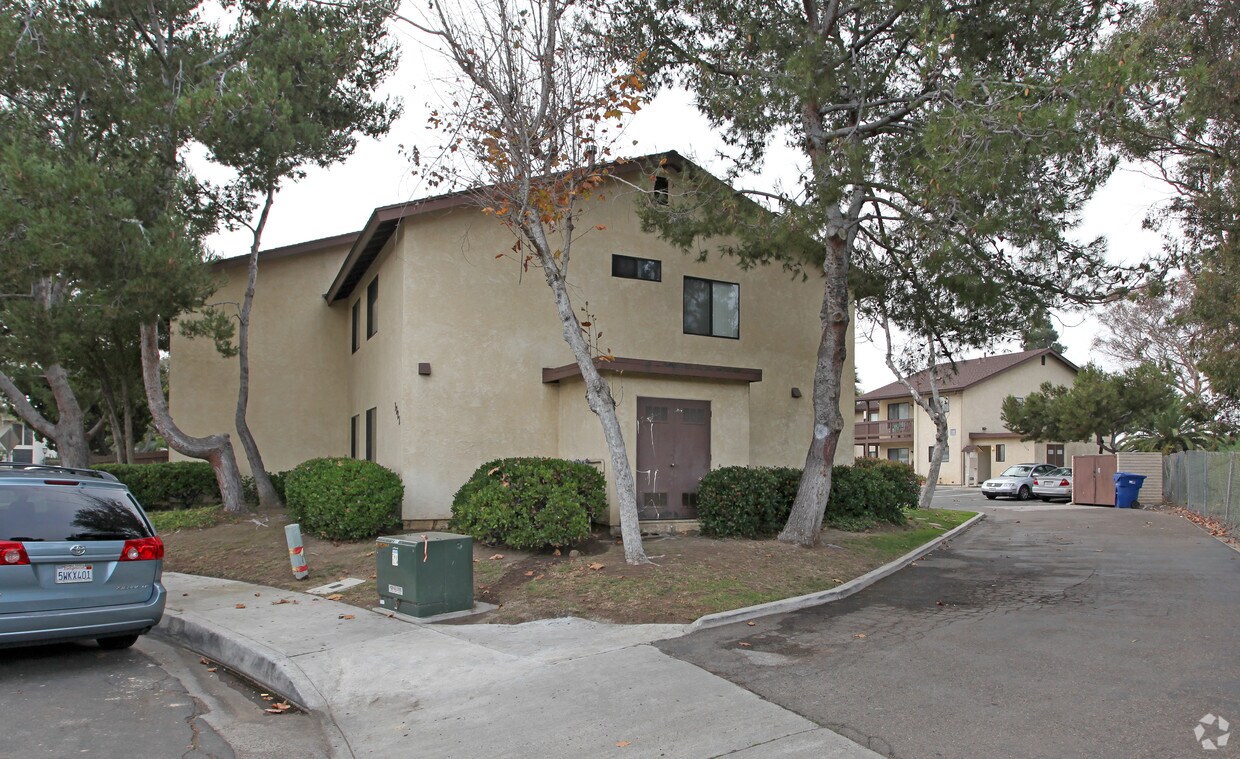 Foto del edificio - 3222 Loma Riviera Cir