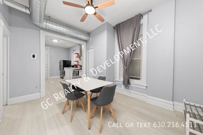 Building Photo - 2307 S Leavitt St