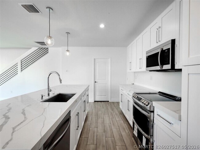 Foto del edificio - 102-116 NW 41st St