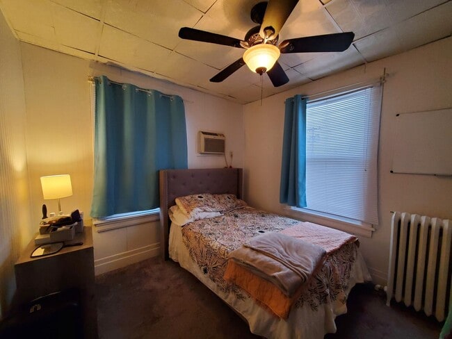 Building Photo - 2221 Olive St