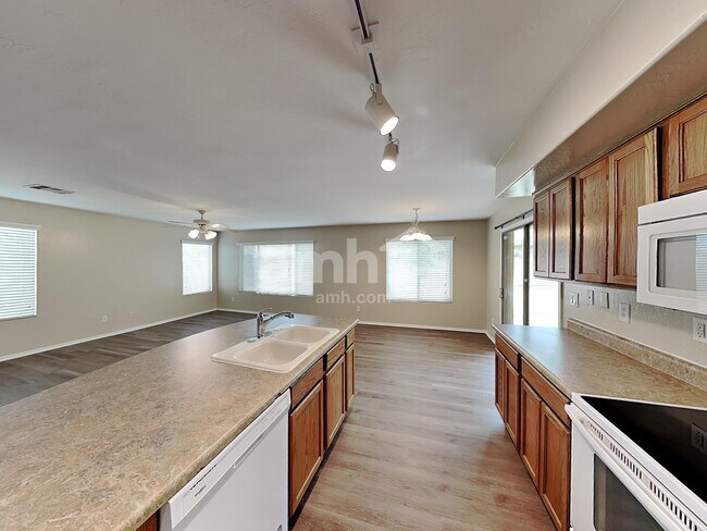 Foto del edificio - 15472 W Statler Cir