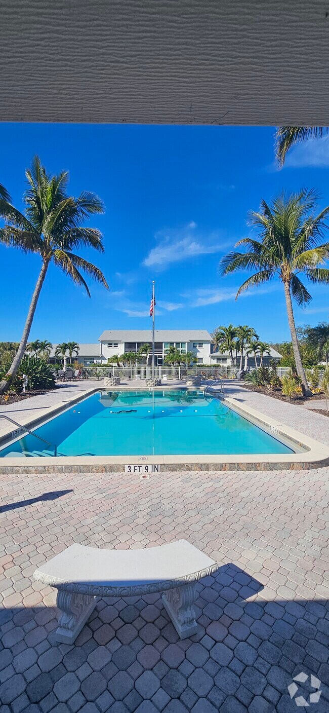Large community heated pool - 8740 Lueck Ln
