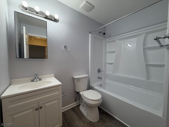 Foto del edificio - 6 Nashville Ct