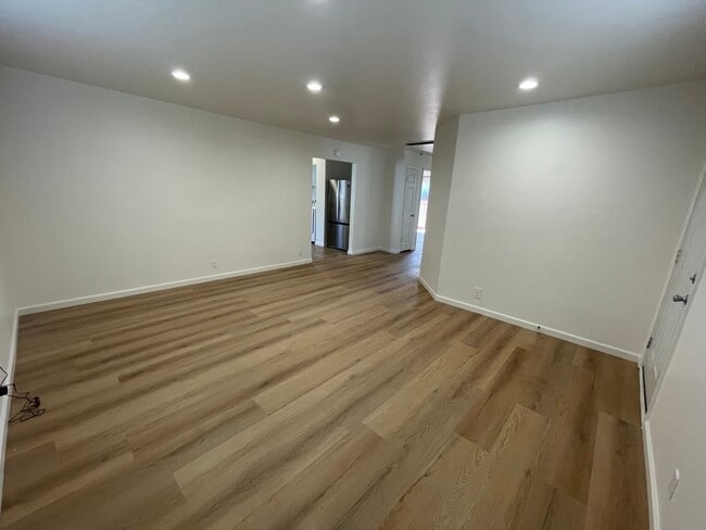 Building Photo - 413 Laurel Ave