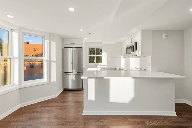 Building Photo - 1 School St