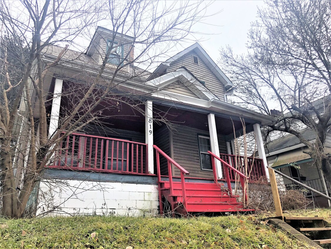 Primary Photo - 819 Butler Ave