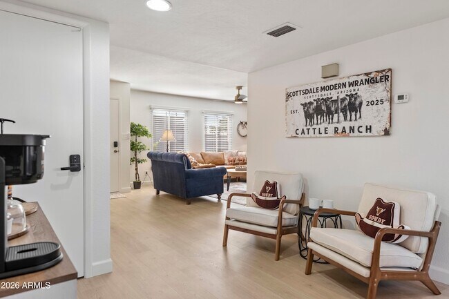 Foto del edificio - 8107 E Vista Dr