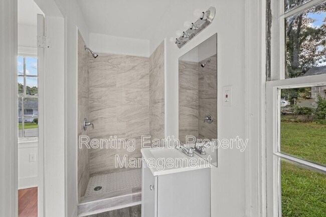 Foto del edificio - 2537 3rd St NE