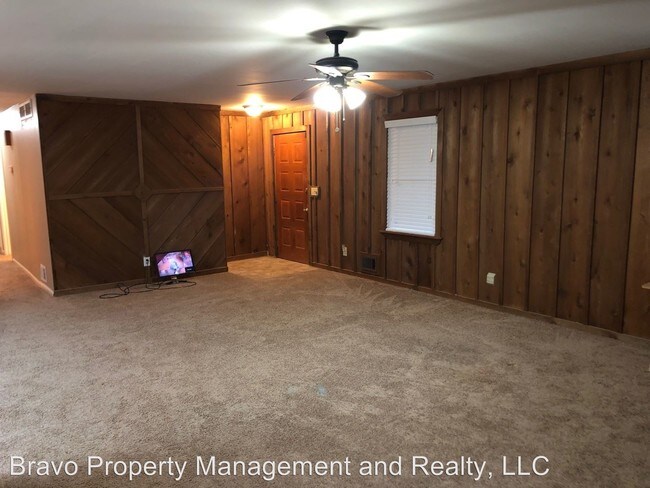 Building Photo - 3 br, 2 bath House - 977 Hilltop Court