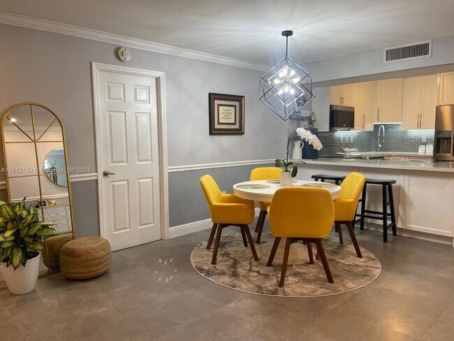 Foto del edificio - 3701 N Country Club Dr