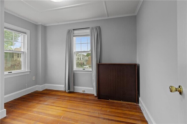 Building Photo - 58 Bedlow Ave