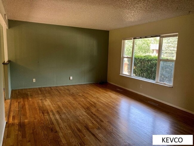 Building Photo - Wide Ranch Home in Campus West Near Foothills