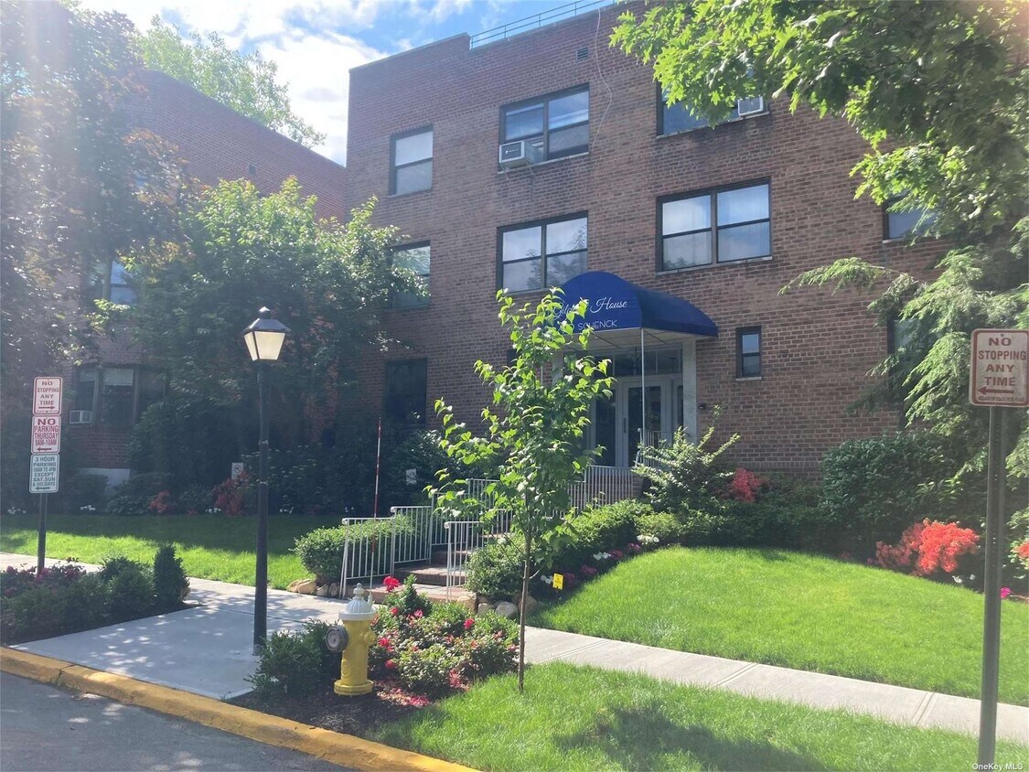 Primary Photo - 90 Schenck Ave