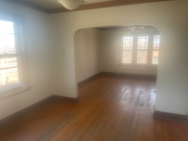 Foto del edificio - 900 S Menard Ave