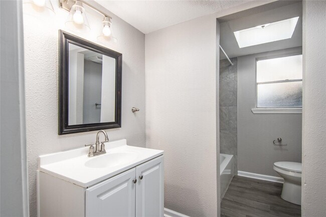 Building Photo - 1702 Athens Dr