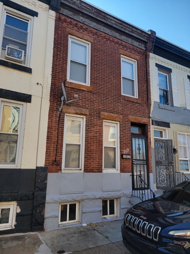 Building Photo - 2415 N Douglas St