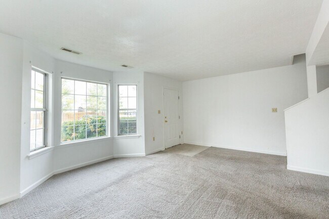 Foto del edificio - 3 Bed, 2.5 Bath, Townhome in Inwood, WV