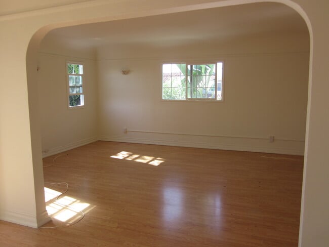 Building Photo - 1412 S Dunsmuir Ave