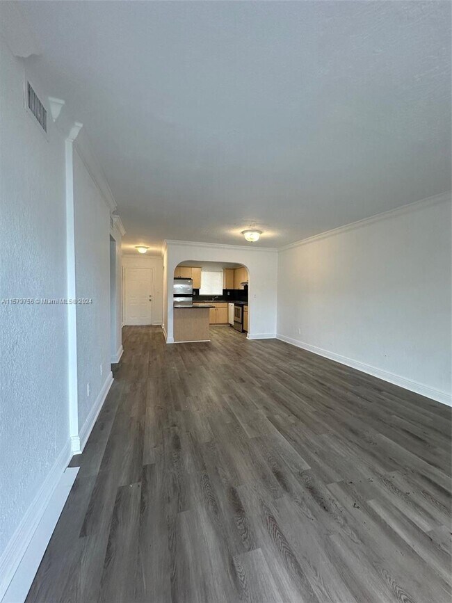 Foto del edificio - 980 NE 170th St