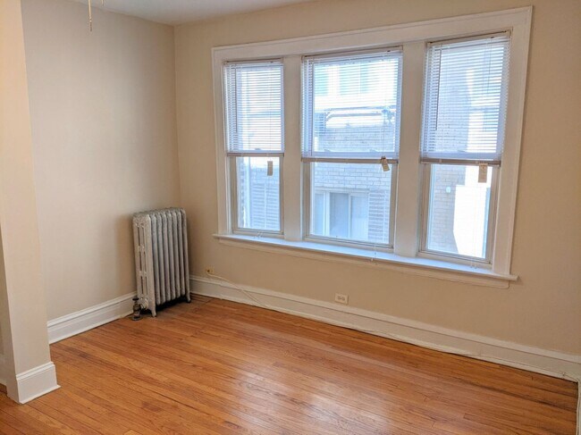 Foto del edificio - 548 Sherman Ave