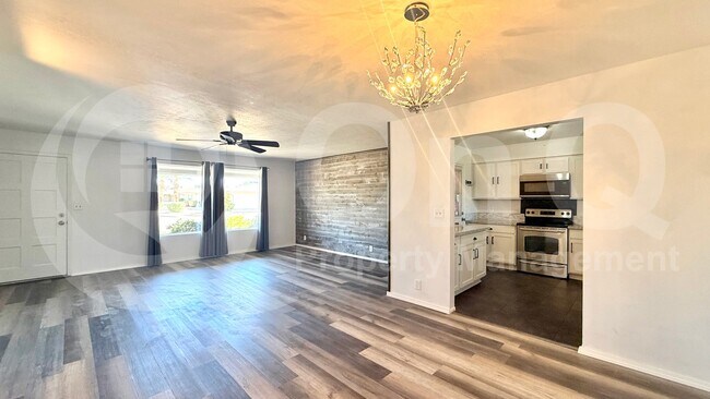 Foto del edificio - 740 N 62nd St